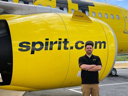 Moritz Conrads poses in front of a Spirit Airlines plane