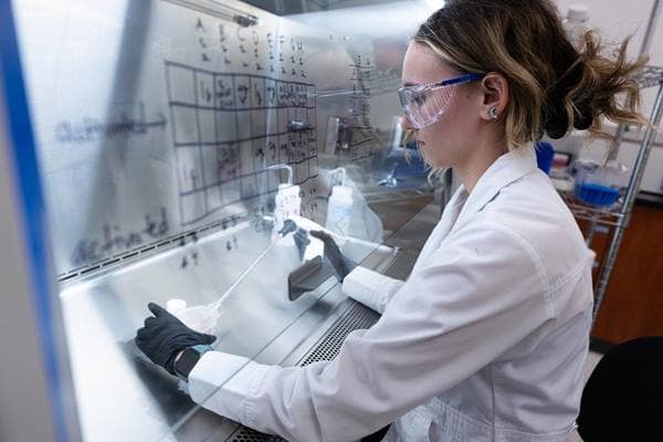 Woman works in Omics Lab